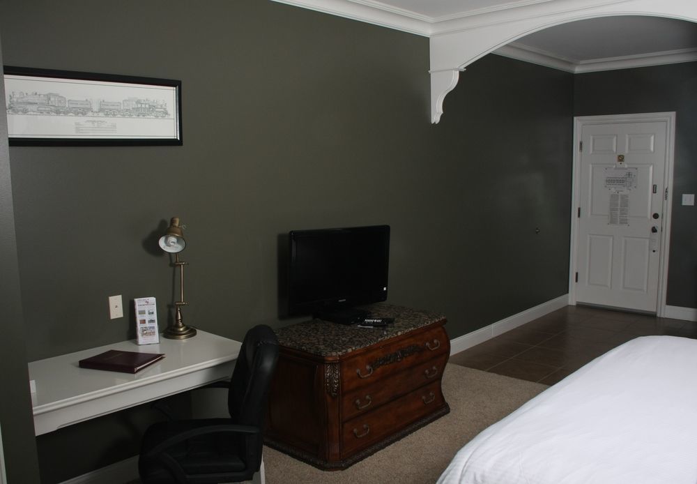 Depot Inn & Suites La Plata Екстериор снимка