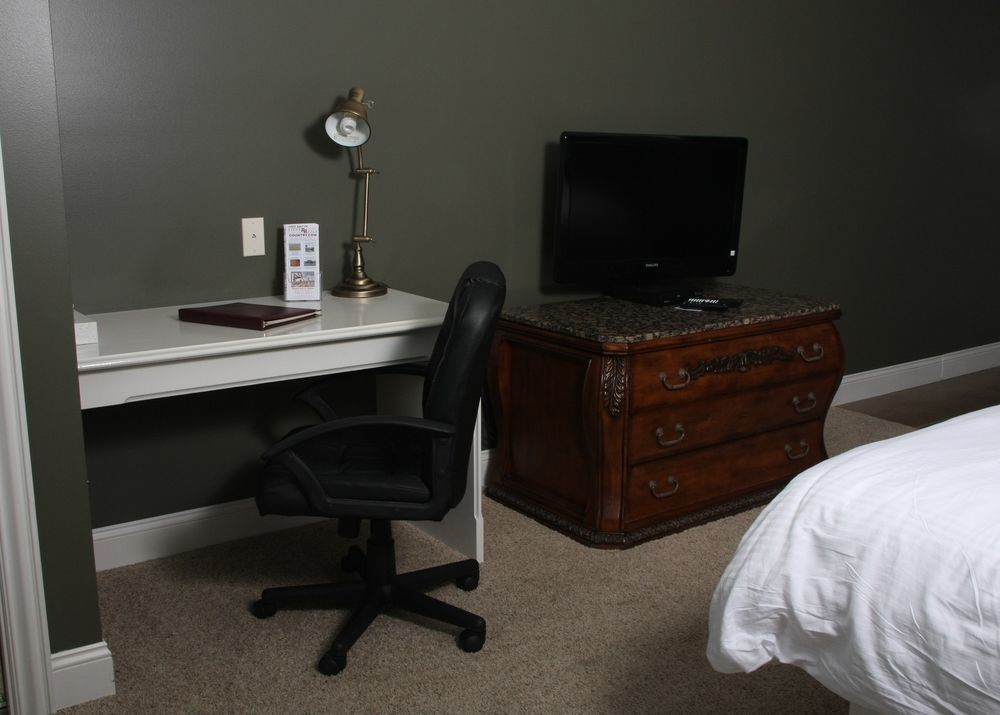 Depot Inn & Suites La Plata Екстериор снимка