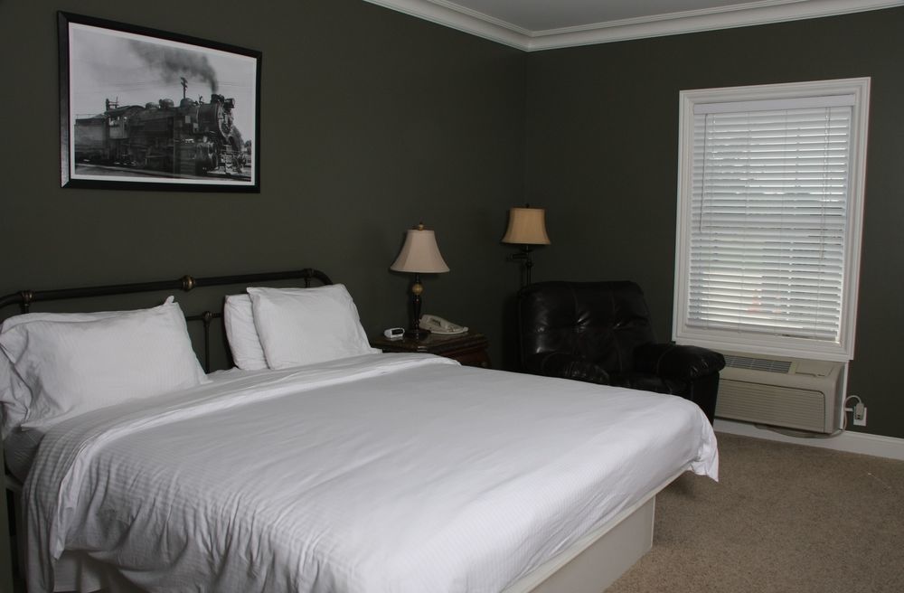 Depot Inn & Suites La Plata Екстериор снимка