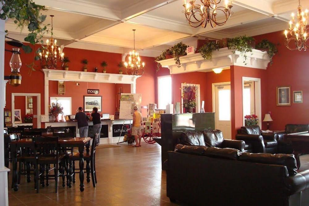 Depot Inn & Suites La Plata Екстериор снимка