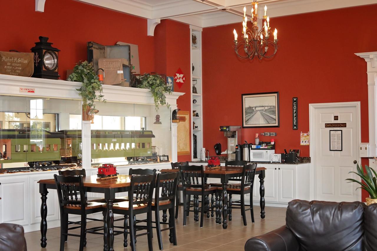 Depot Inn & Suites La Plata Екстериор снимка