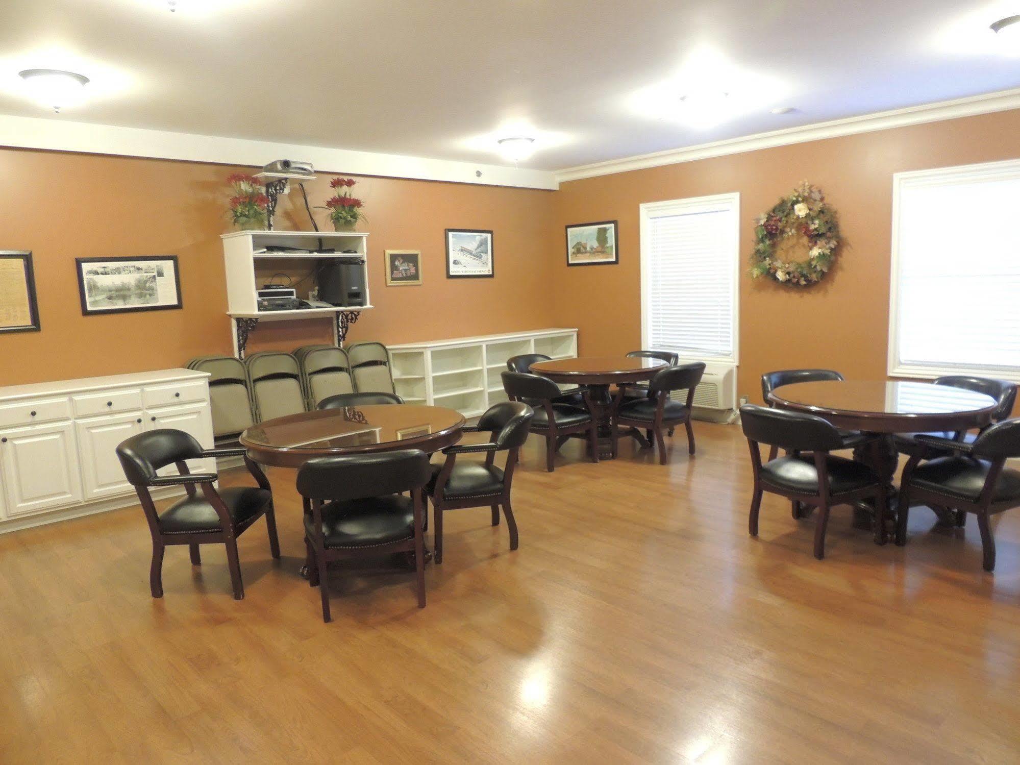 Depot Inn & Suites La Plata Екстериор снимка