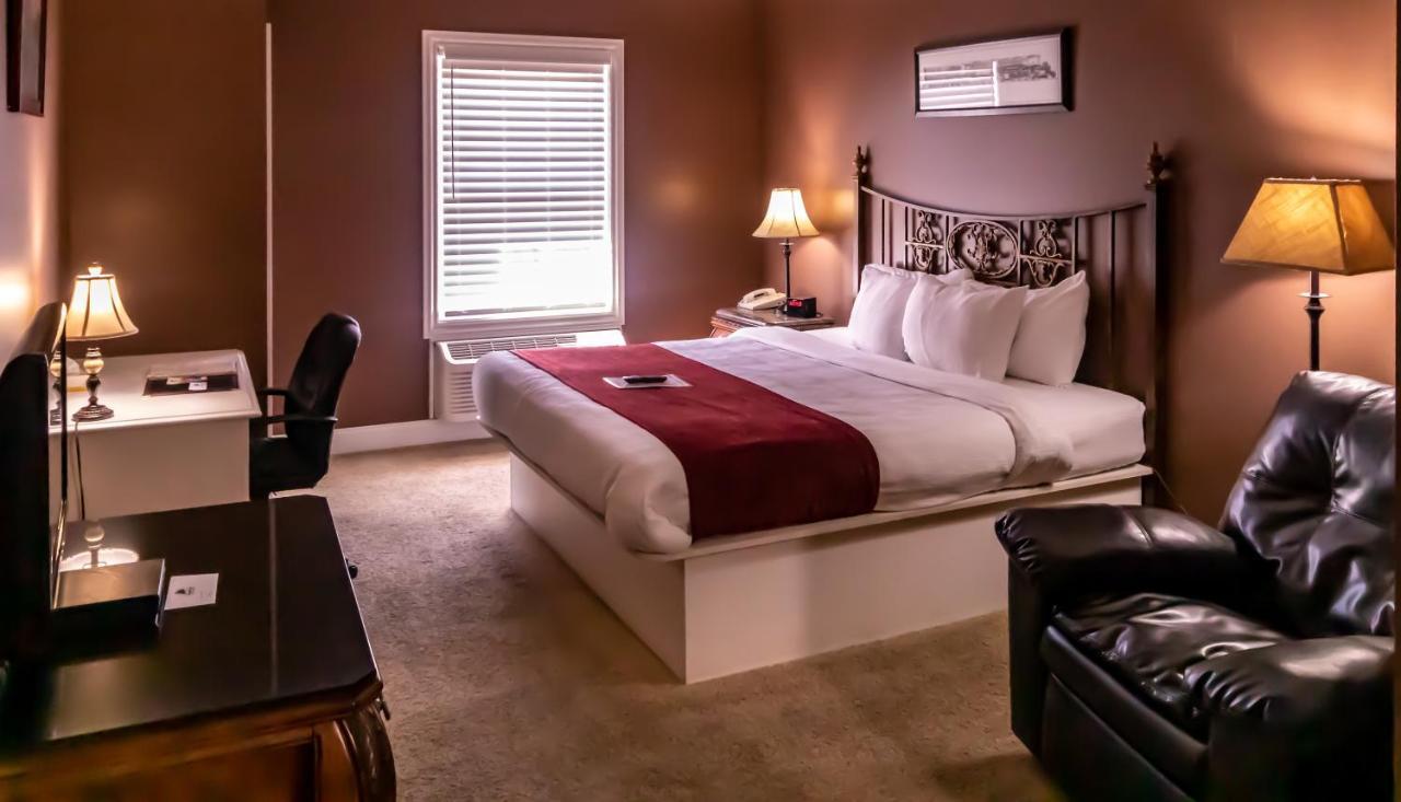 Depot Inn & Suites La Plata Екстериор снимка
