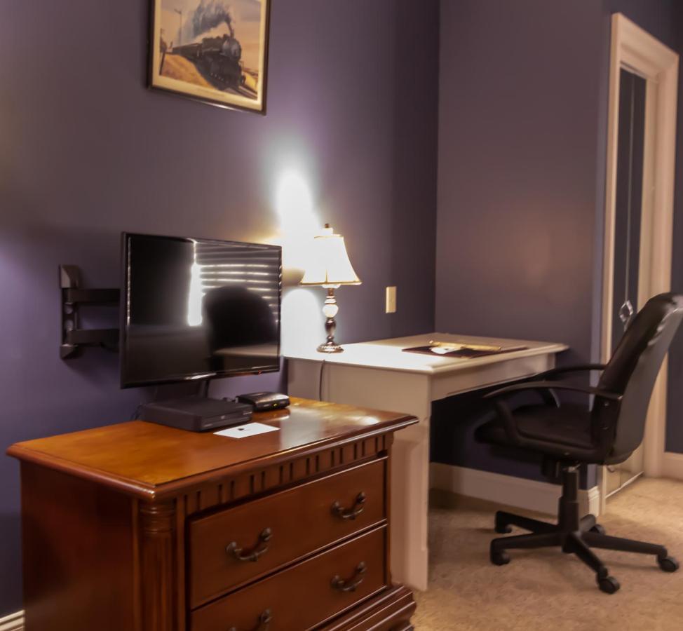 Depot Inn & Suites La Plata Екстериор снимка