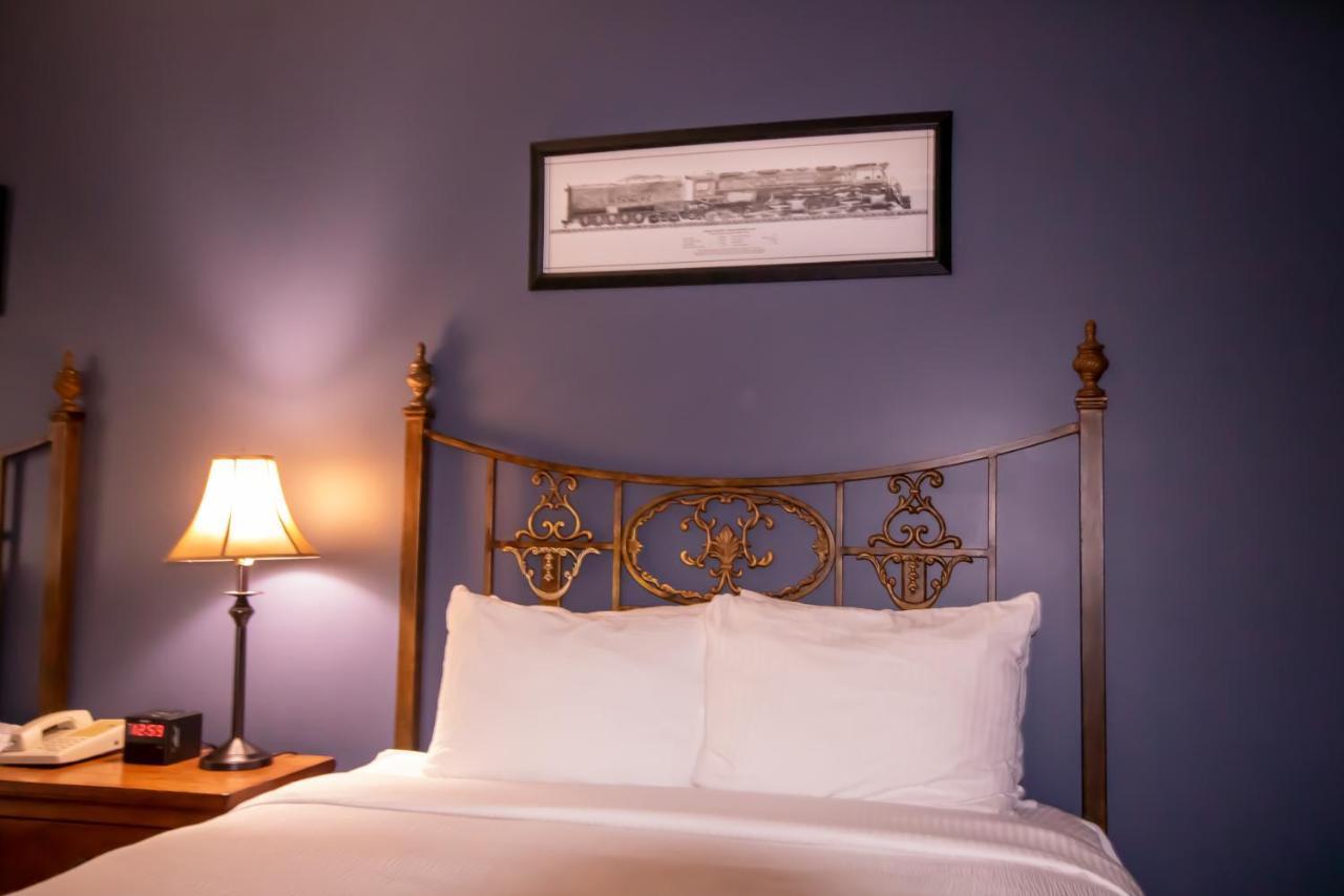 Depot Inn & Suites La Plata Екстериор снимка